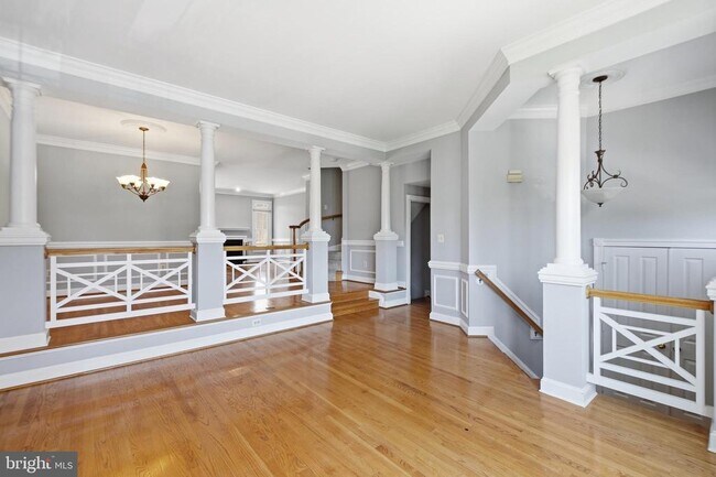 Building Photo - 6323 Barcroft Mews Dr