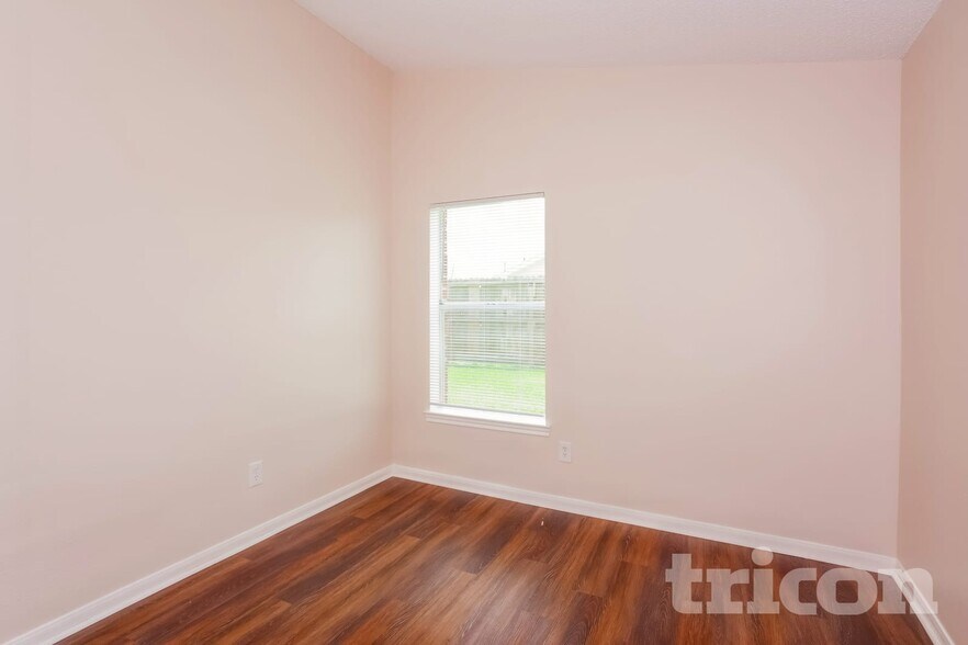 Building Photo - 3103 Kelling St