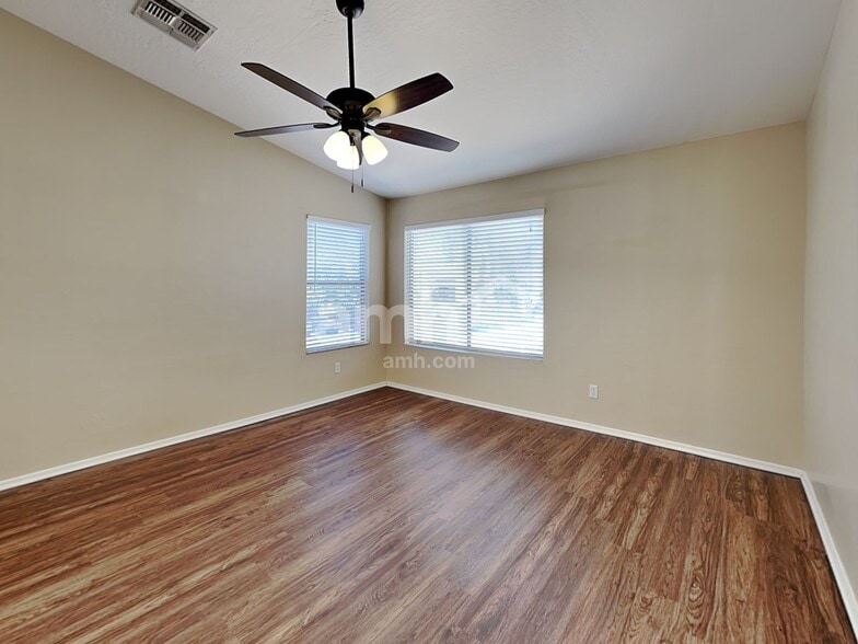 Building Photo - 9216 E Keats Ave