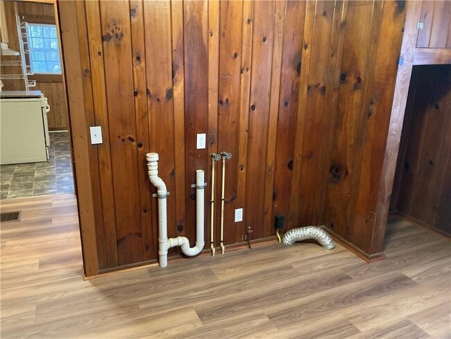 Building Photo - 412 Rabun Rd