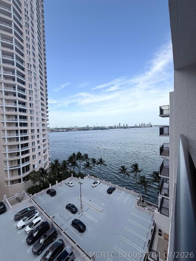 Building Photo - 540 Brickell Key Dr