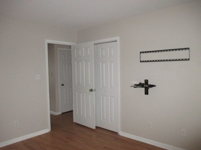 Building Photo - 112 Live Oak Ct