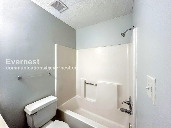 Building Photo - 5949 Shannon Dr