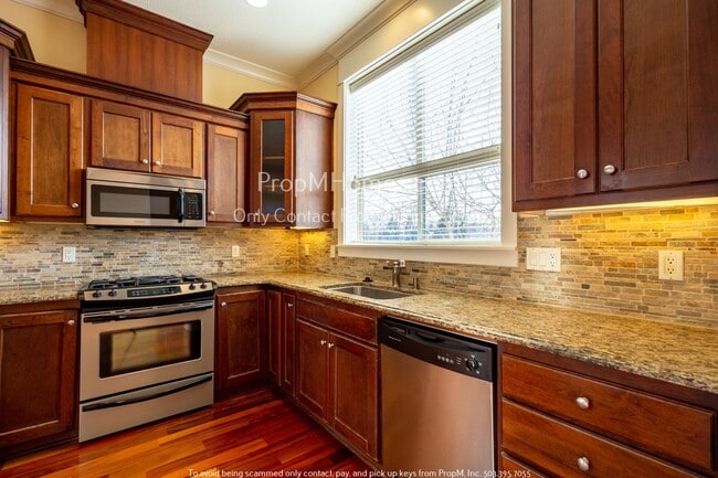 Building Photo - Gorgeous Humboldt Two Bedroom Townhouse In North Portland!
