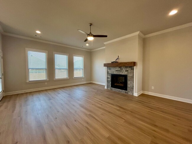 Building Photo - Beautiful Home in Pea Ridge, 3 Car Garage ...