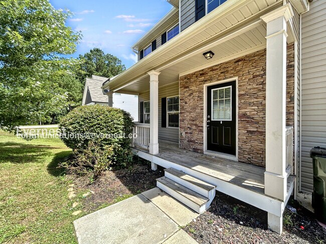 Building Photo - Spacious Home 5 beds & 3 baths / Pet Frien...
