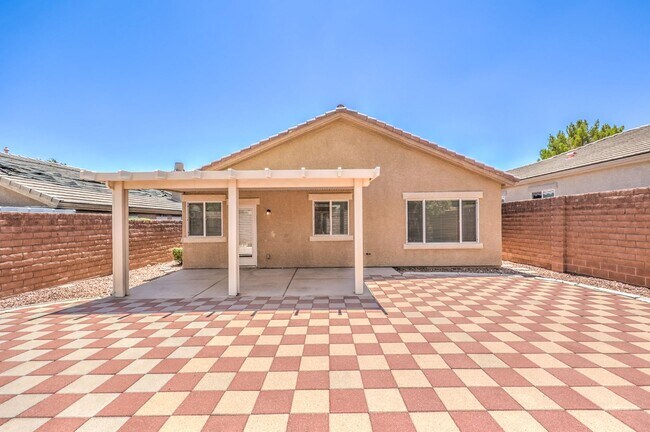 Building Photo - single story / walking distance to school