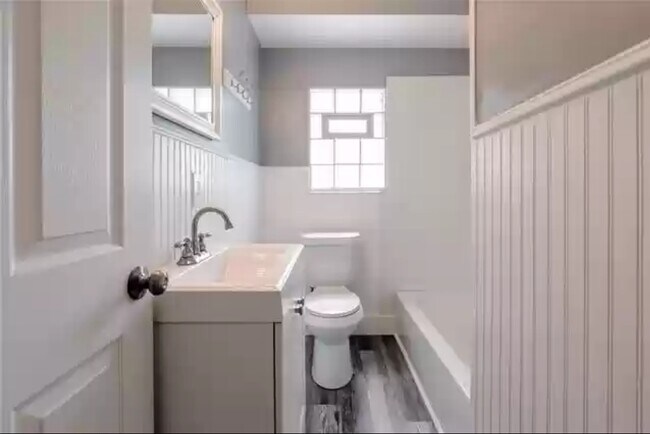 Building Photo - 5519 Highland Ave