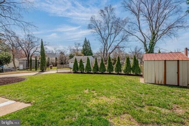 Building Photo - 871 Highland Ave