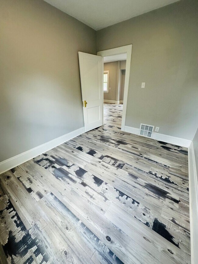 Building Photo - 4014 Cypress Ave