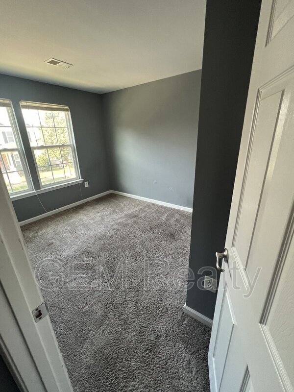 Building Photo - 7120 Azalea Dr