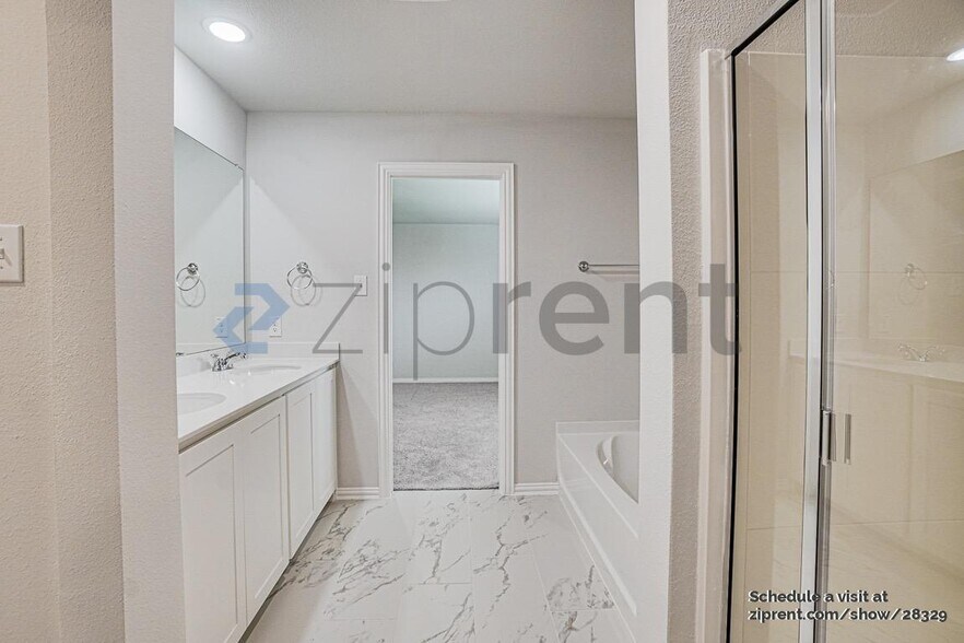 Building Photo - 520 Hickory Rdg Dr