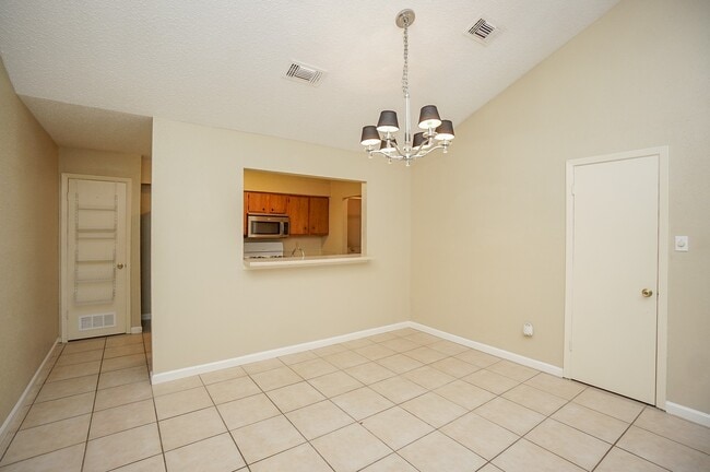 Building Photo - 20143 Beechview Ln