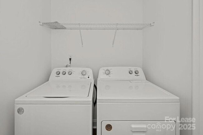 Building Photo - 1018 Fairway Green Ln