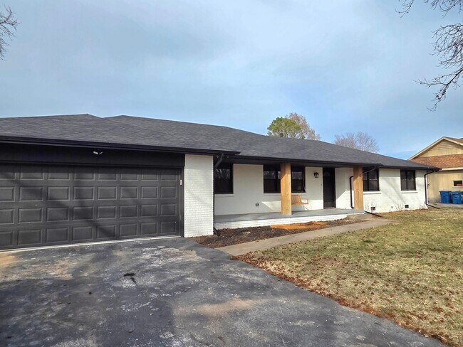 Building Photo - 213 W Aven Ave