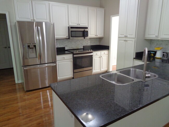 Building Photo - House For Rent in NW Greensboro!