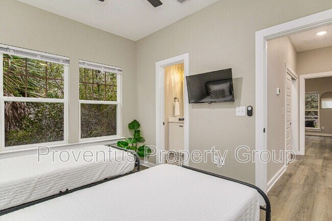 Building Photo - 1018 N D St