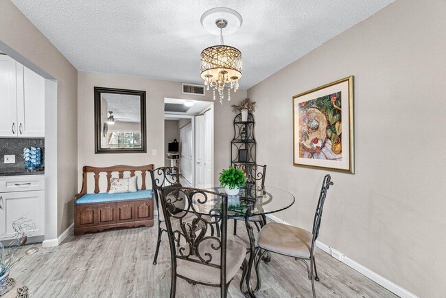 Building Photo - 3 Mansfield A