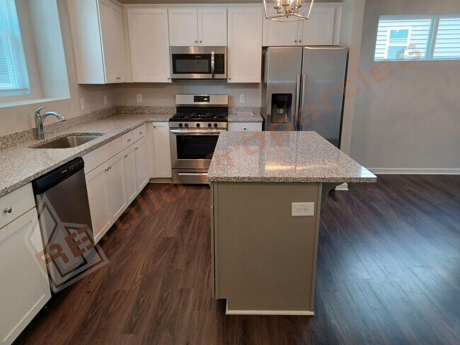 Building Photo - Great news! Application fee will be credited toward your first month’s rent upon lease is execute...