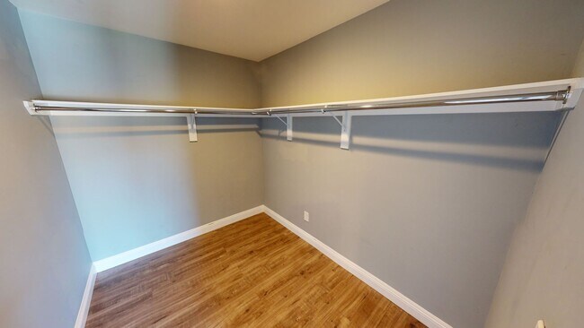 Building Photo - 3 Bed Home | Large Backyard