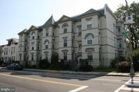 Building Photo - 1040 6th St NE