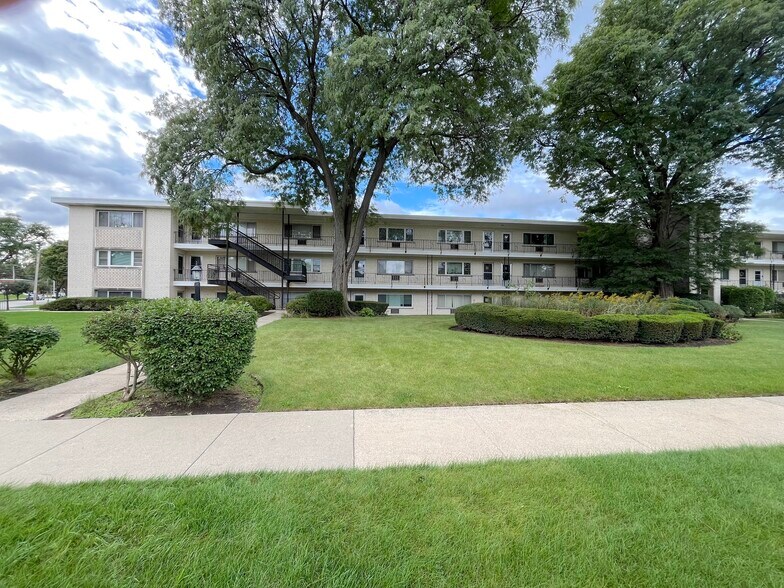 Building Photo - 501 E Prospect Ave