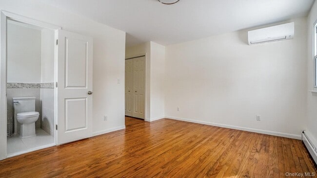 Building Photo - 100 E Sunnyside Ln