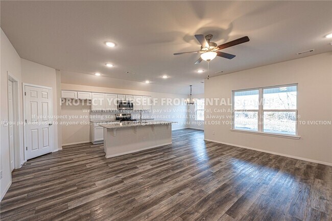 Building Photo - 916 E Bunting St