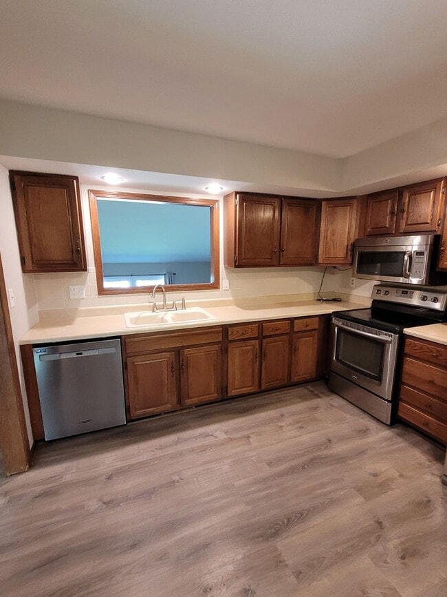 Building Photo - 3 bed, 3 bath home off Chapel Hill Road