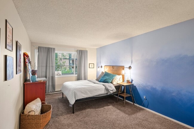 Building Photo - Lovely 2 Bedroom/1.5 Bath Mt Park Condo w/ Garage