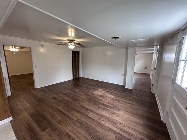 Building Photo - 638 Oakland Dr