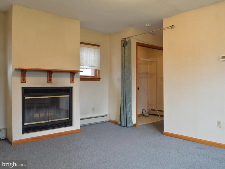 Building Photo - 2203 Fairview Ave