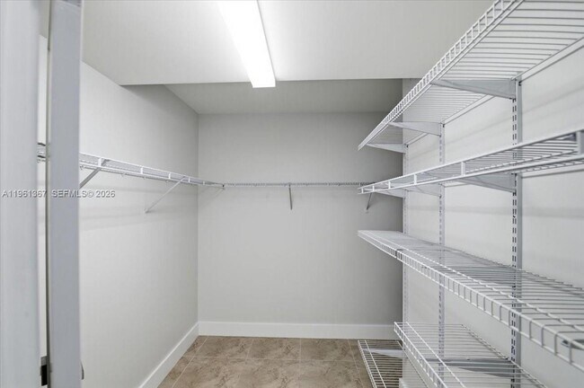 Building Photo - 1400 SW 124th Terrace