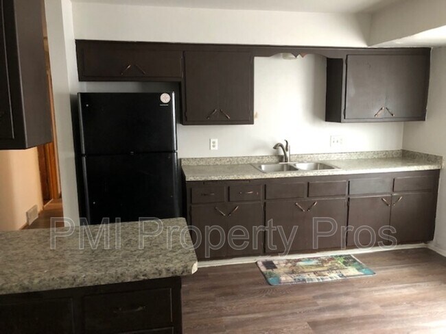 Building Photo - 4633 W Villard Ave