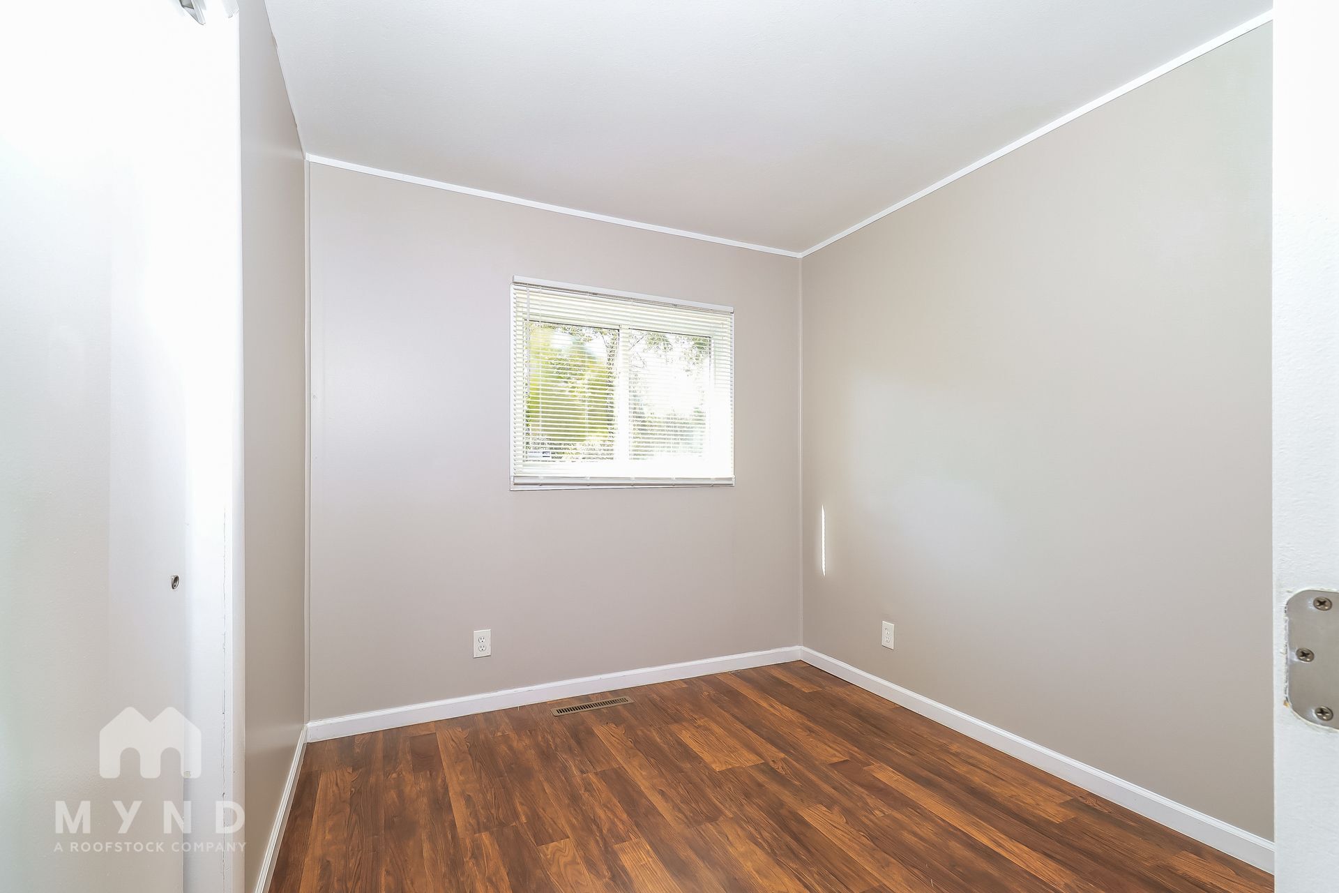 Building Photo - 3049 Bluefield Dr