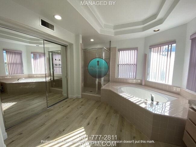 Building Photo - Step into luxury with this expansive 5 bed...
