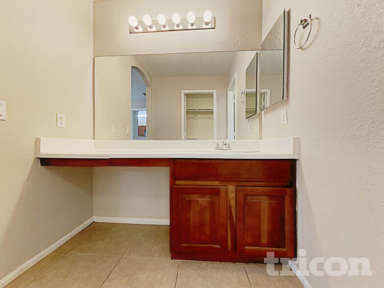 Building Photo - 40175 N Costa Del Sol Dr