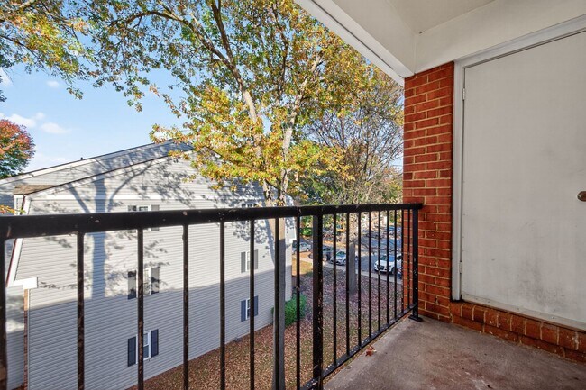 Building Photo - 18318 Streamside Dr