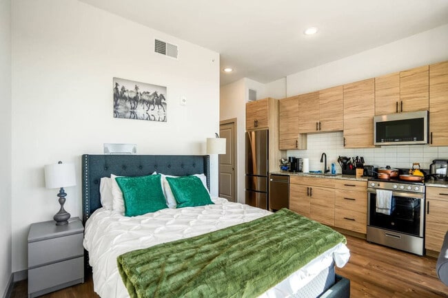 Building Photo - 1111 Shepherd Dr