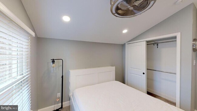 Building Photo - 27 S Church St