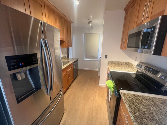 Building Photo - Upgraded 2 bed 2 bath condo in Mountain View. Must See!