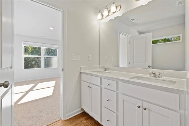 Building Photo - 785 Summerwood Ln