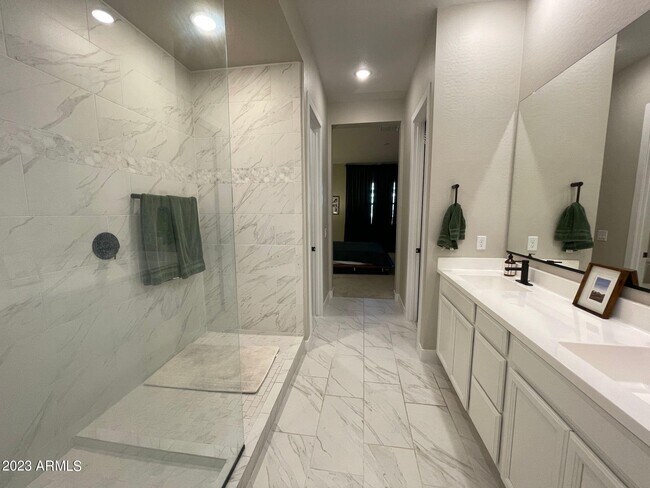 Building Photo - 14030 W Desert Flower Dr