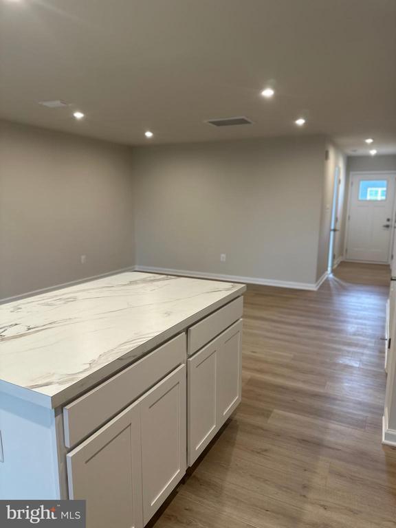 Building Photo - 645 Laurelwood Cir