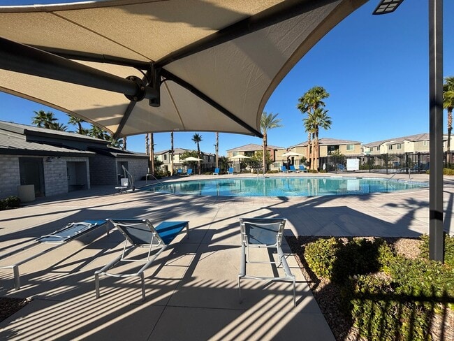 Building Photo - Beautiful 3Bed/3Bath Townhome located in Enterprise/Southern Highlands–Southwest Henderson border...