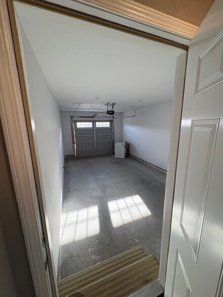 Building Photo - 233 W Lester St