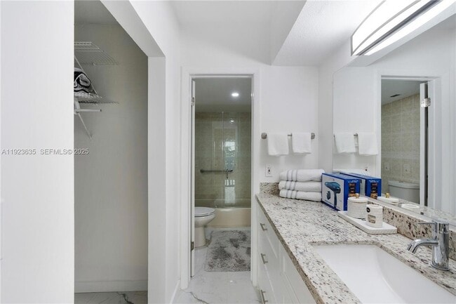 Building Photo - 9167 Harding Ave