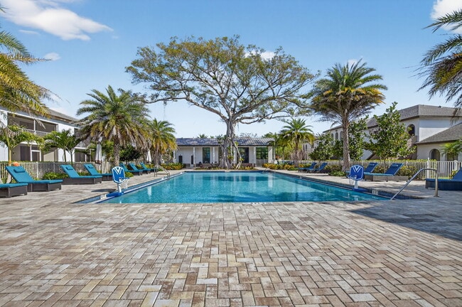 Building Photo - Boca Villas