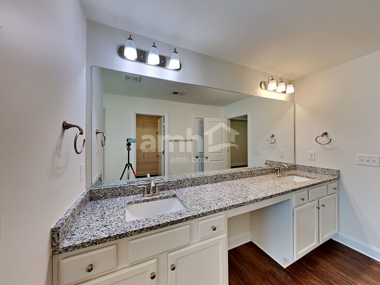 Building Photo - 5115 Hudson Vly Dr