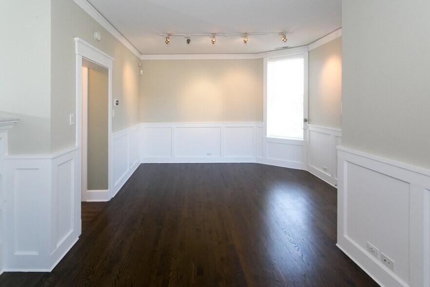 Building Photo - 3627 N Bosworth Ave